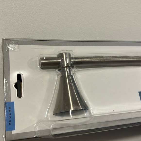 Taymor Towel Bar - Picture 3 of 5